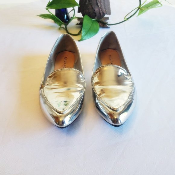 RAMPAGE Silver Metallic Flats Loafers Sz 8 EUC - Picture 1 of 4